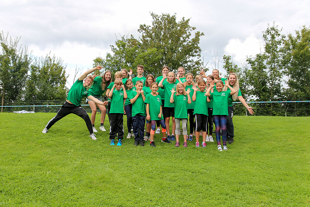 Ein Gruppen-Bild mit Kindern.