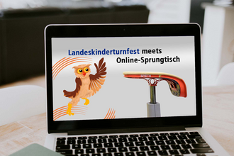 [Translate to Einfache Sprache:] Laptop mit Aufschrift.