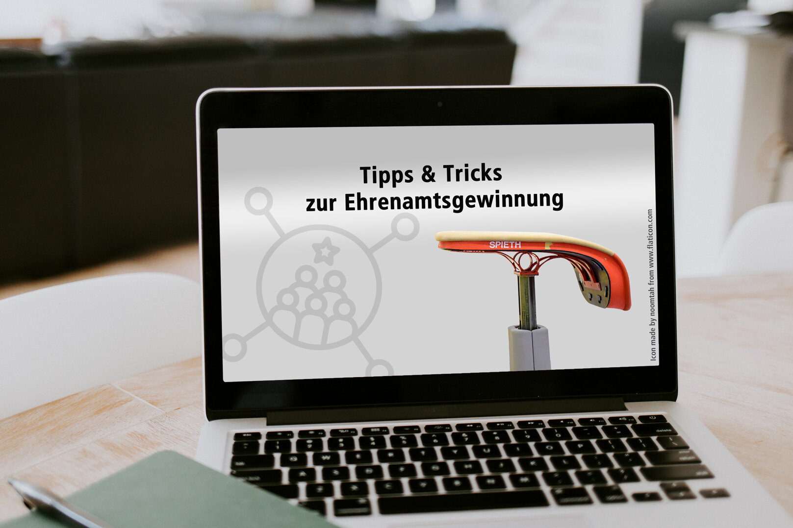 [Translate to Einfache Sprache:] Laptop mit der Aufschrift "Tipps & Tricks zur Ehrenamtsgewinnung"